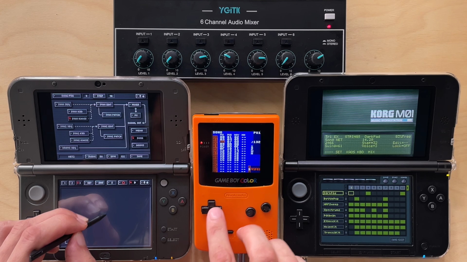 KORG DSN-12 на New Nintendo 3DS, Game Boy Color и KORG M01 на Nintendo 3DS, подключённые к шестиканальному аудиомикшеру